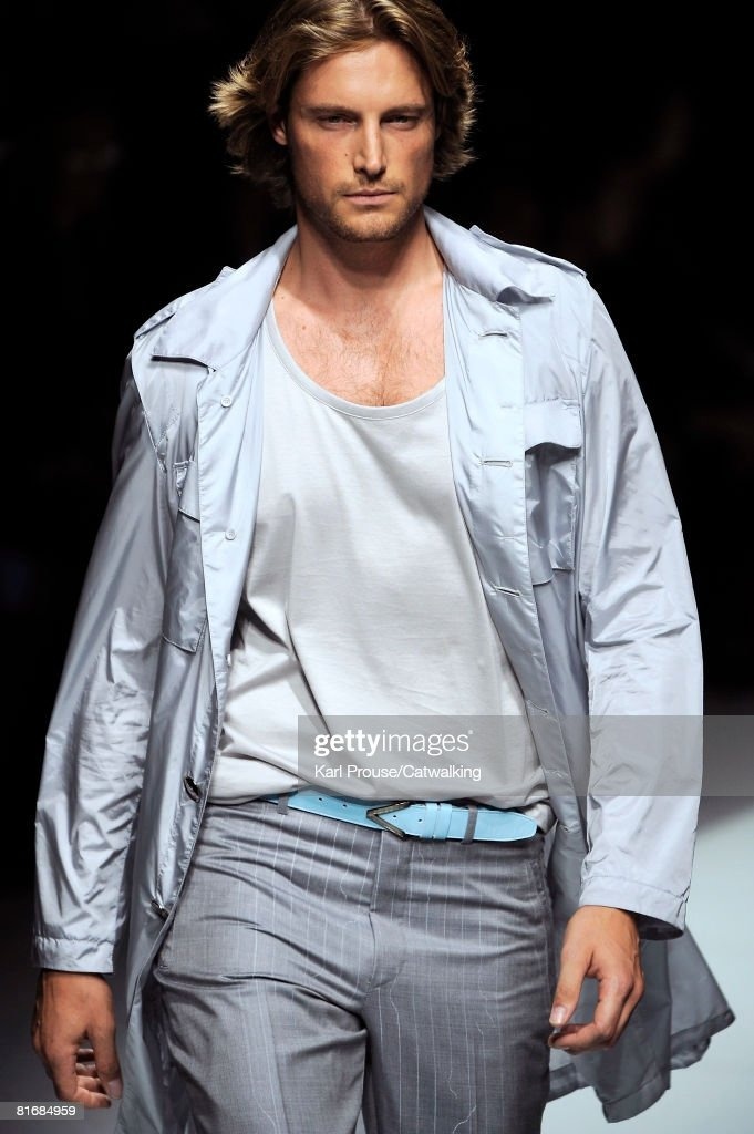 Chan dung ban trai moi cua Charlize Theron anh 4