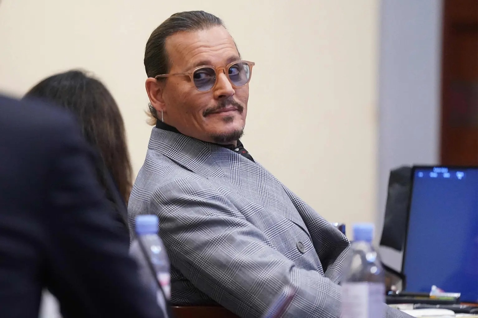 Amber Heard ha be Johnny Depp anh 2