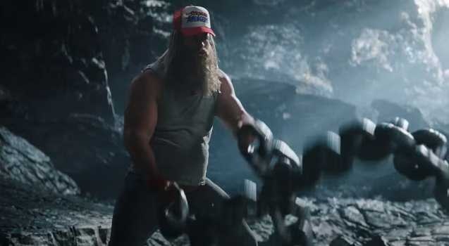 dang sau hinh anh sau mui cua Thor anh 2