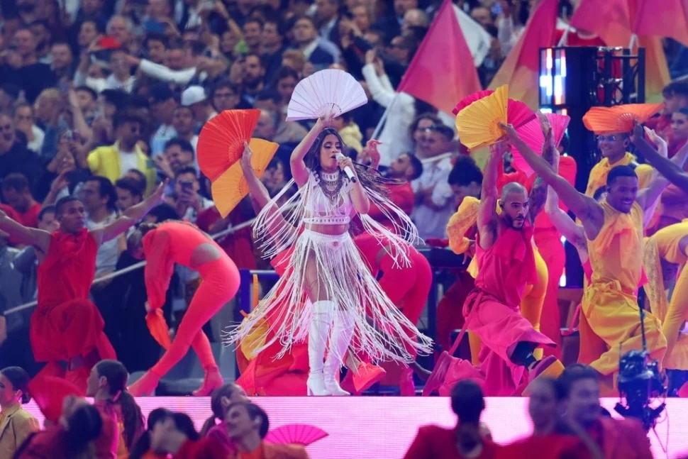 Camila Cabello biểu diễn tại Champions League ảnh 2 Camila Cabello bieu dien tai Champions League anh 2