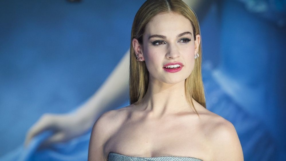 Lily James sap dong vai sieu mau Playboy lay chong 89 tuoi hinh anh