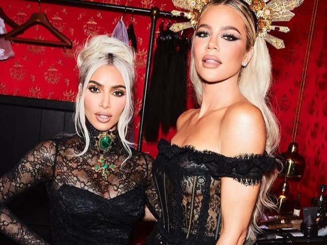 Tiet lo ve dien mao Kim Kardashian tai le cuoi chi gai hinh anh