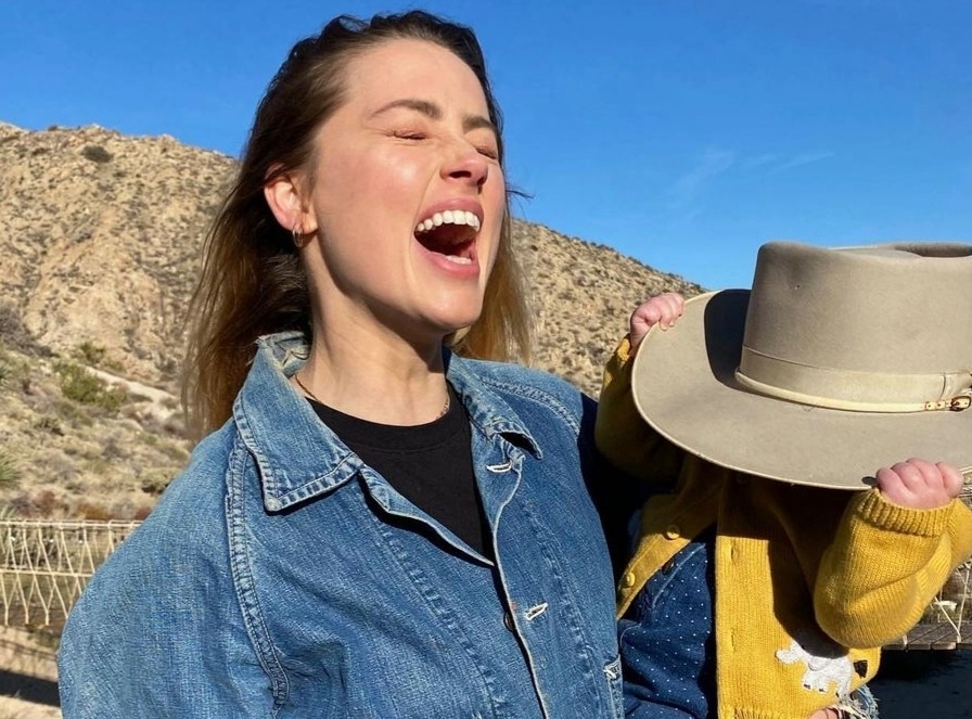 Amber Heard doi mat lan song tay chay hinh anh