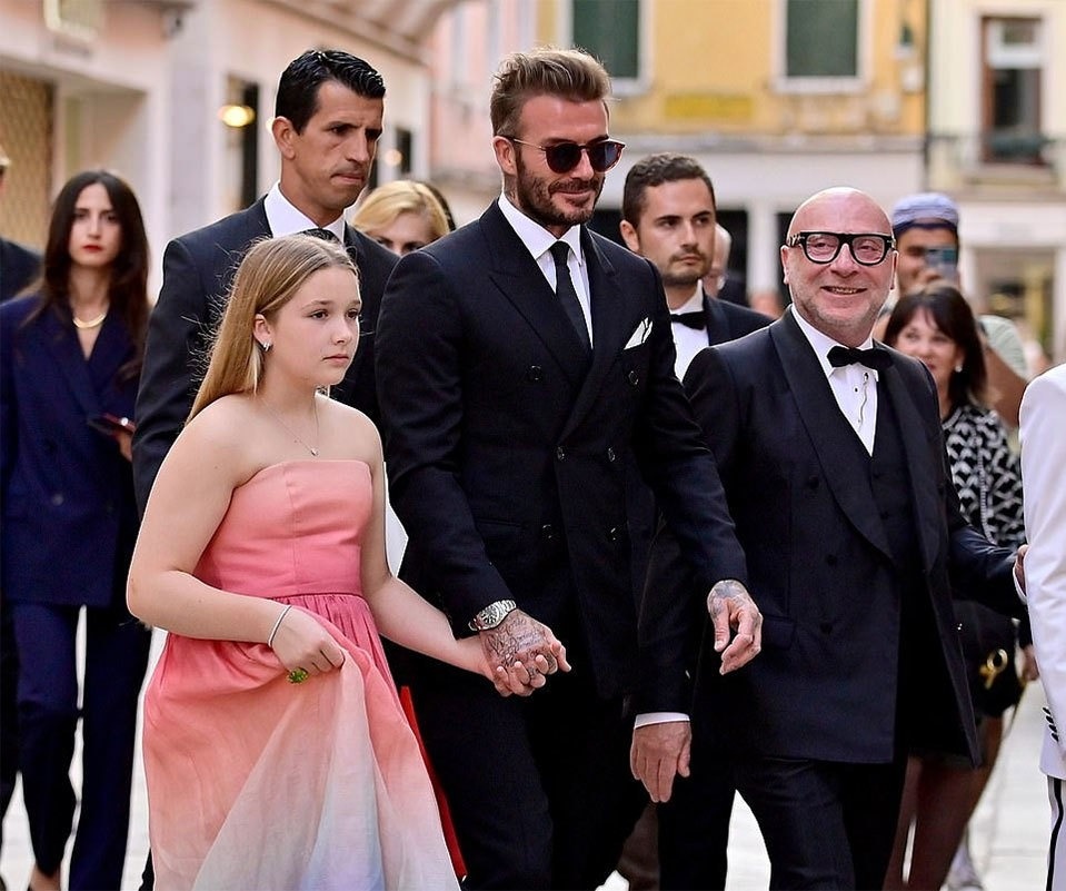Harper mac do hieu du tiec cung Beckham anh 4