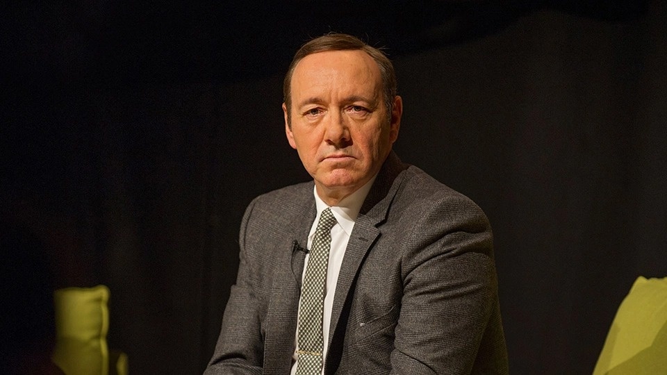 Kevin Spacey bi buoc toi tan cong tinh duc anh 1