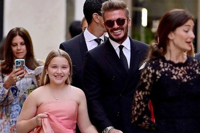 Harper mac do hieu du su kien cung Beckham hinh anh