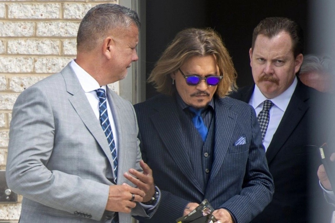 Johnny Depp canh bao nguoi ham mo hinh anh