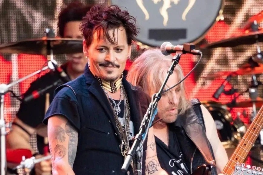 Nuoc di moi cua Depp hinh anh