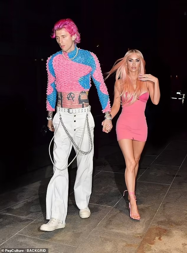 Megan Fox va hon phu mac ky quac anh 2