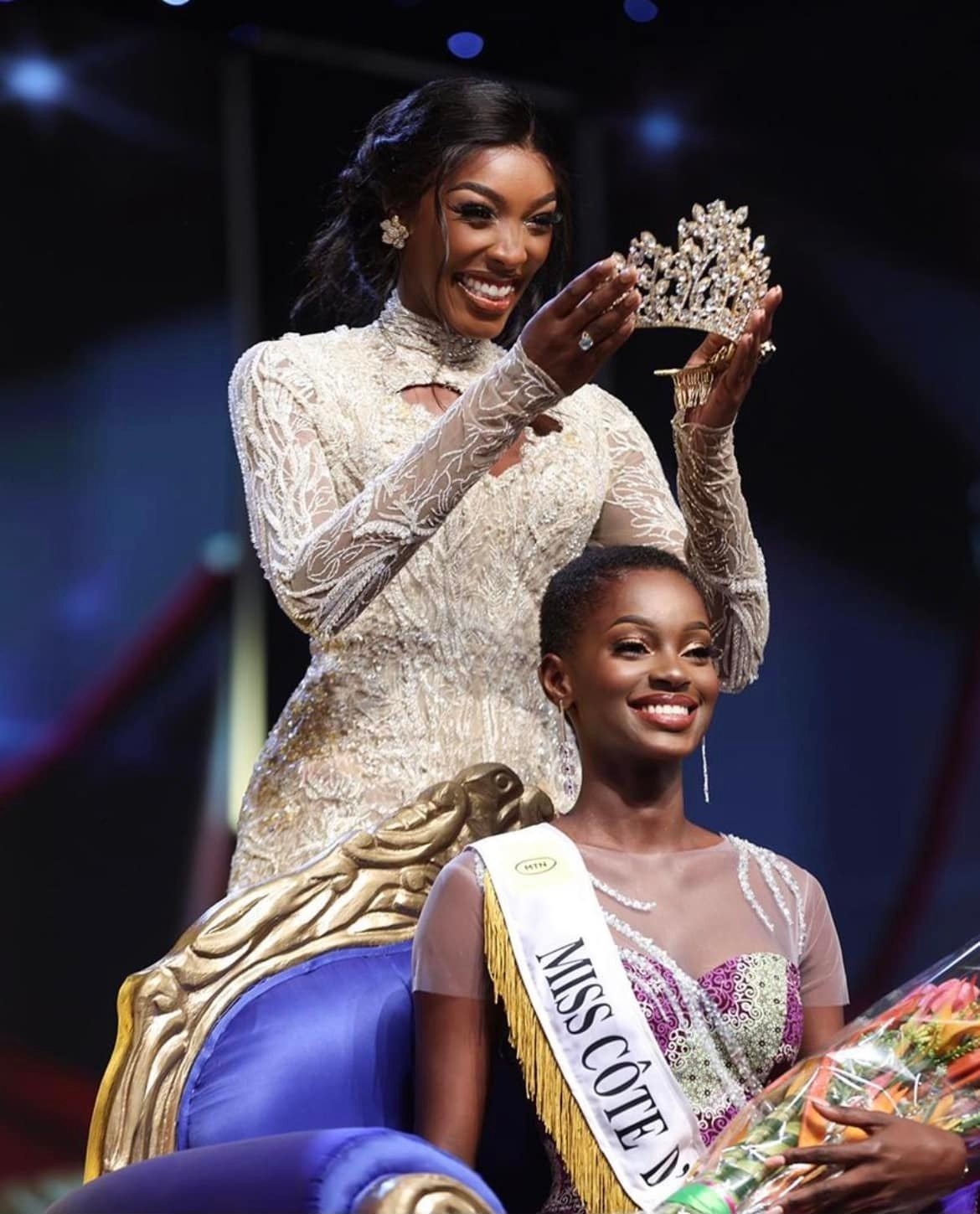 hoa hậu suýt ngất khi đăng quang ảnh 1 hoa hau suyt ngat khi dang quang anh 1