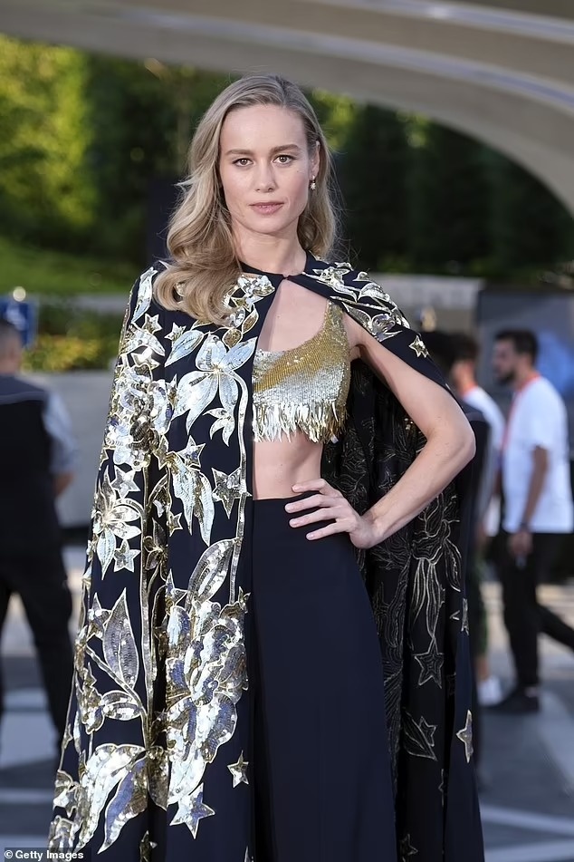 Cơ bụng nổi múi của 'Captain Marvel' Brie Larson ảnh 1 Co bung noi mui cua 'Captain Marvel' Brie Larson anh 1