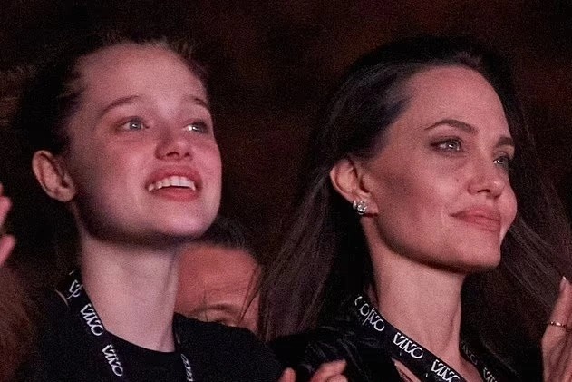 Con gai Angelina Jolie o tuoi 16 hinh anh