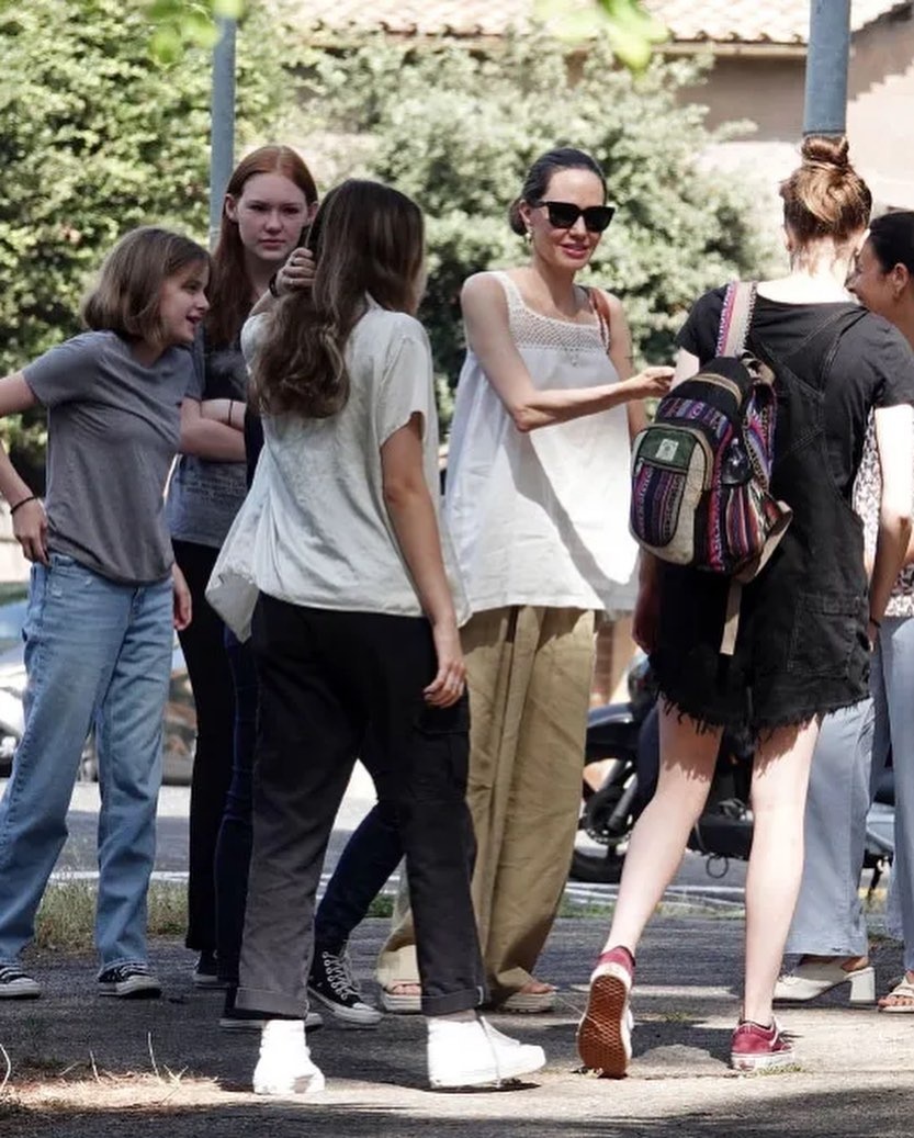 Moi quan he giua Angelina Jolie va con gai anh 3