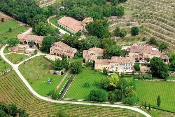 Brad Pitt thua kien Angelina Jolie anh 1