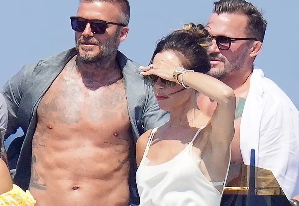 Cach Victoria va Beckham ham nong tinh cam hinh anh