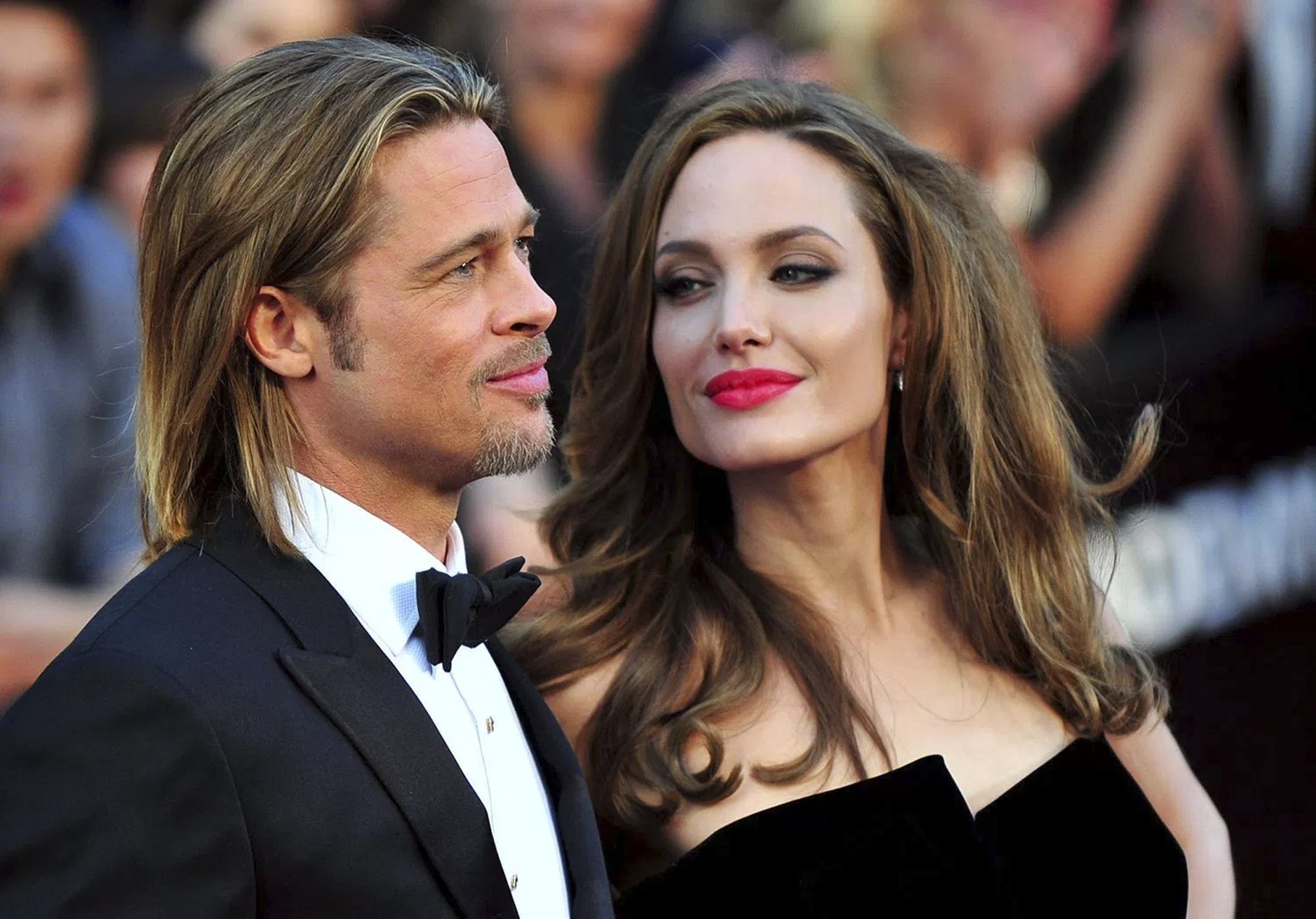 Brad Pitt thua kien Angelina Jolie hinh anh