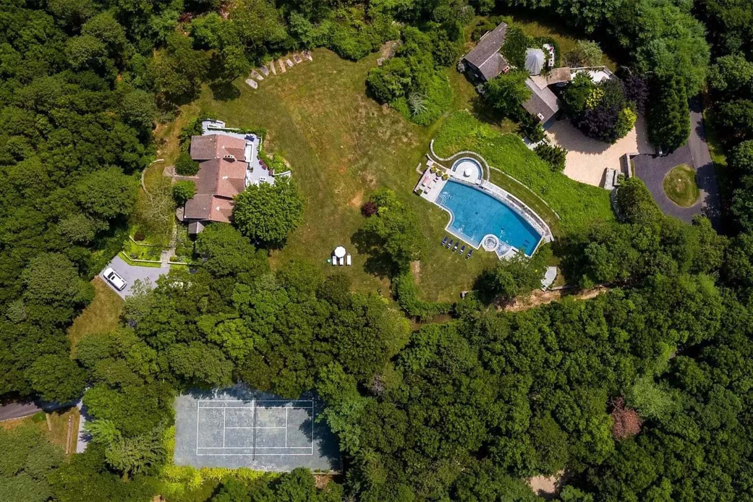 Ben trong biet thu xa xi duoc long sao hang A anh 1