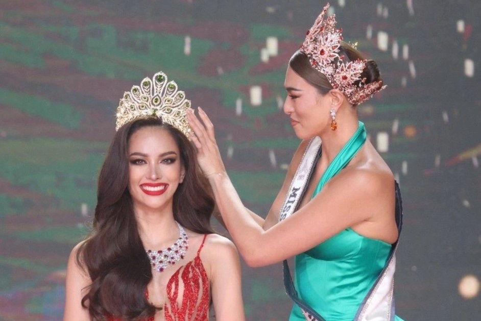 Co gai 24 tuoi dang quang Hoa hau Hoan vu Thai Lan hinh anh