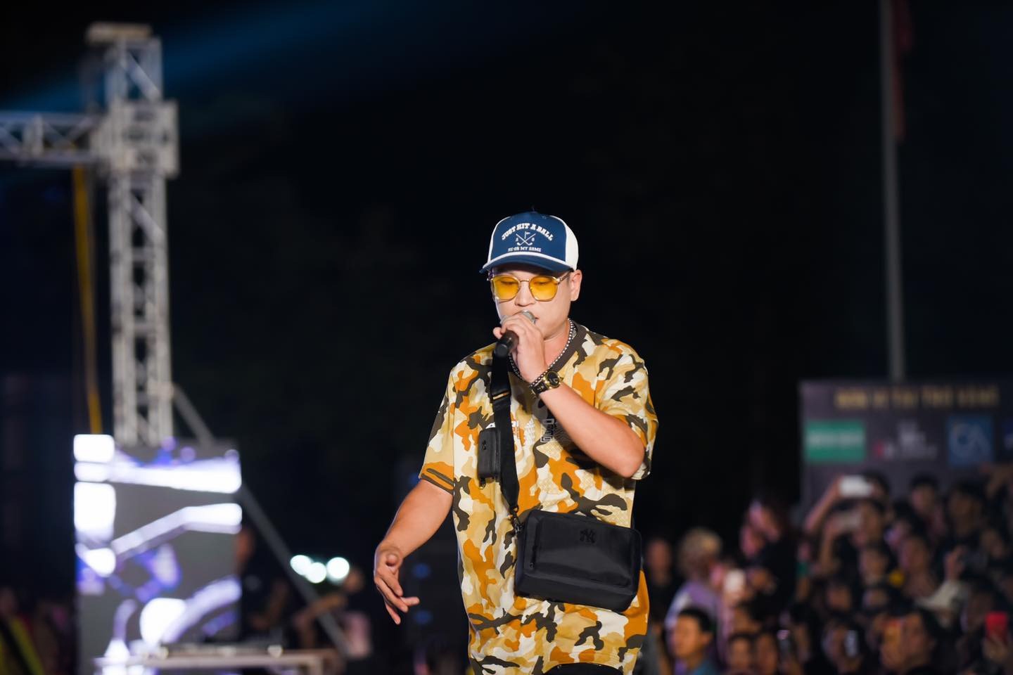 Chan dung rapper bi xoa khoi YouTube anh 1