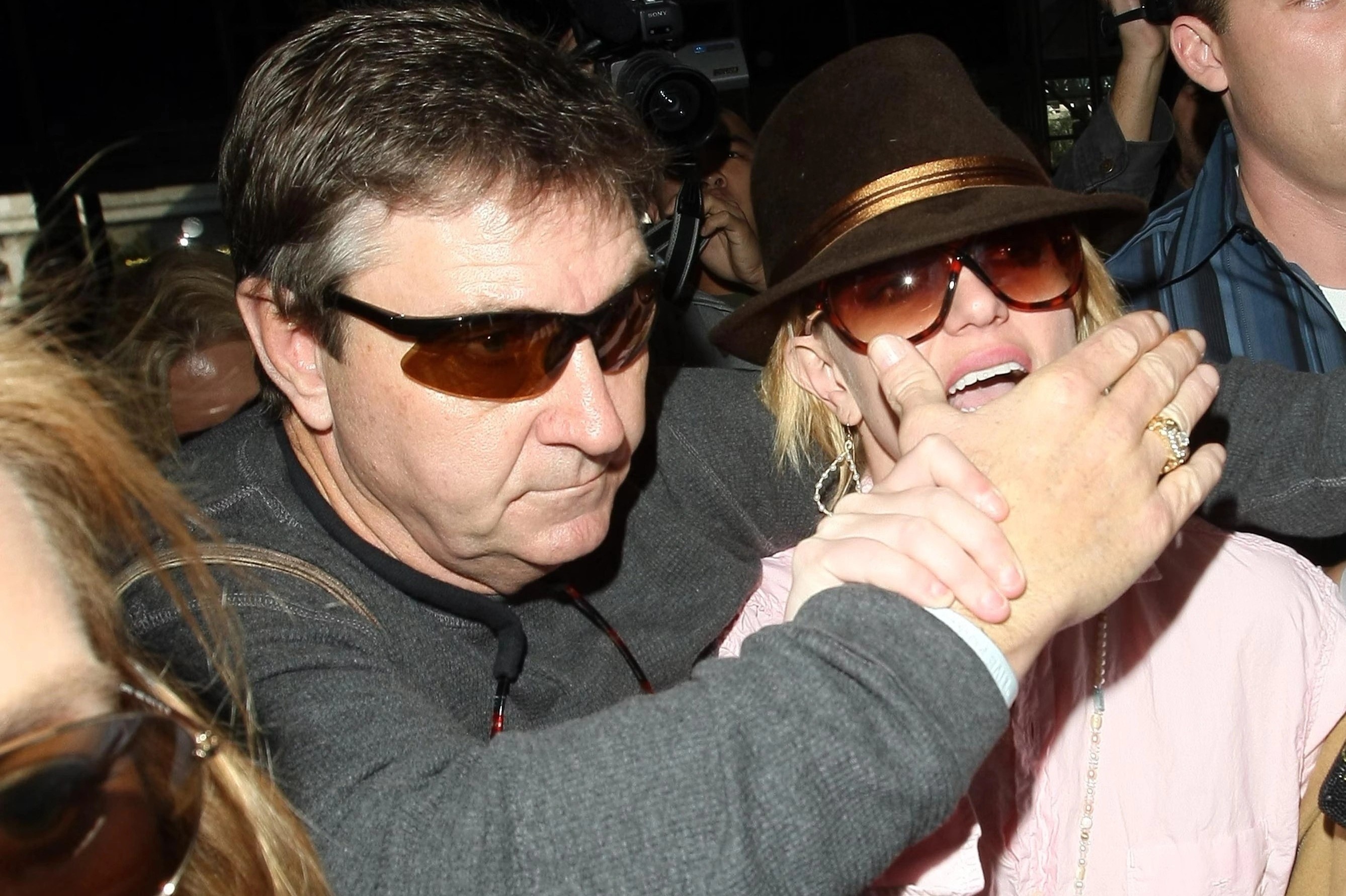 Britney Spears chua the song yen on hinh anh