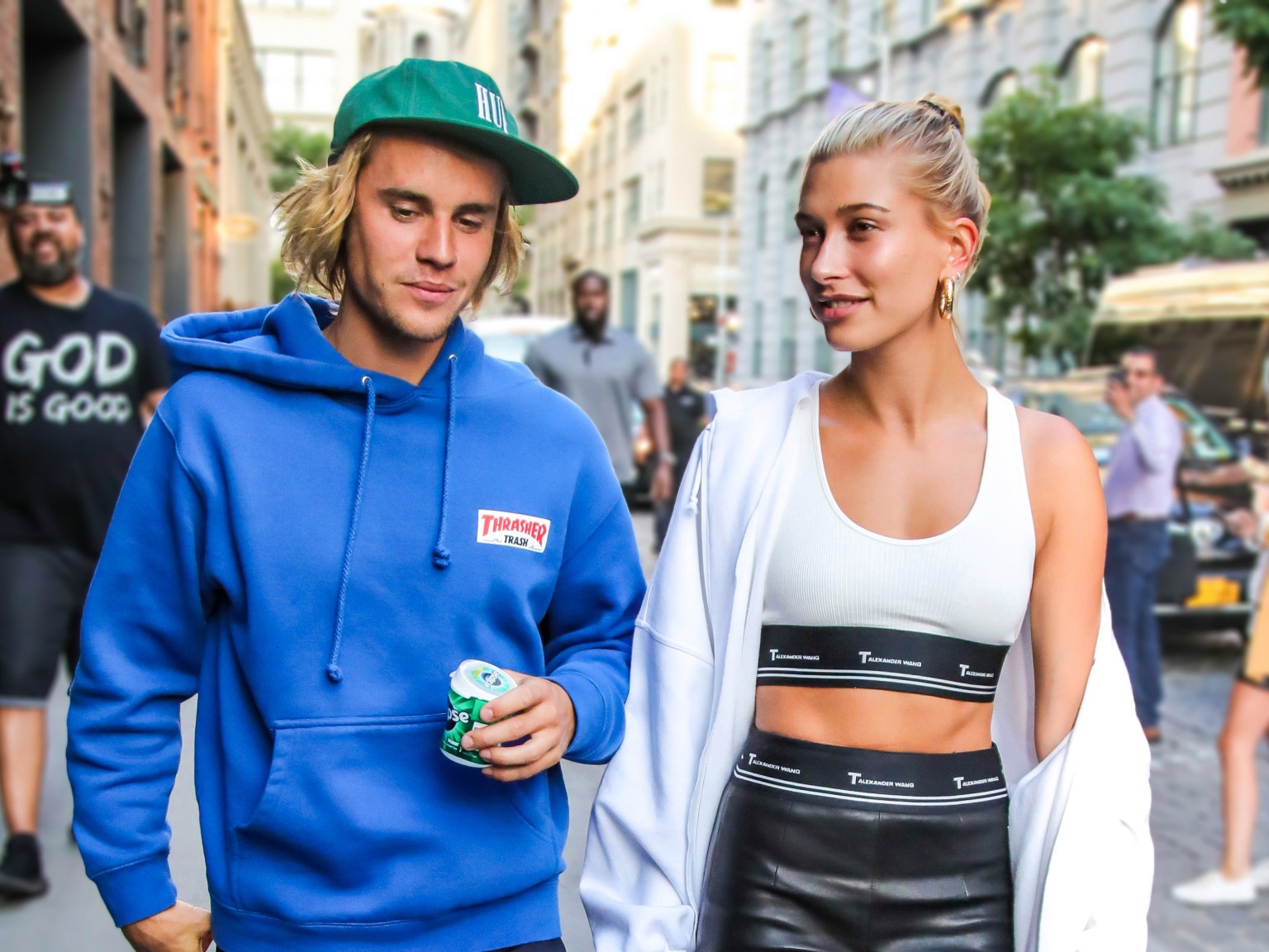 Hailey Baldwin thua nhan ap luc vi suc khoe cua Justin Bieber hinh anh