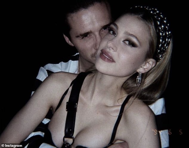 Brooklyn Beckham cam thay may man khi co duoc Nicola Peltz hinh anh