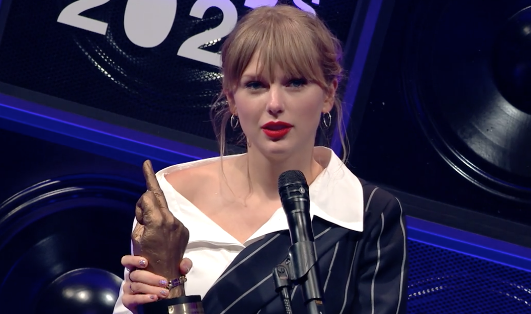 Taylor Swift phat bieu tai NME Awards 2020 hinh anh