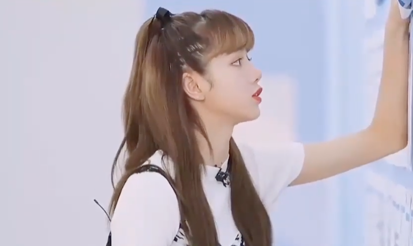 Lisa (Black Pink) ke giai doan khac nghiet cua tuoi tre hinh anh