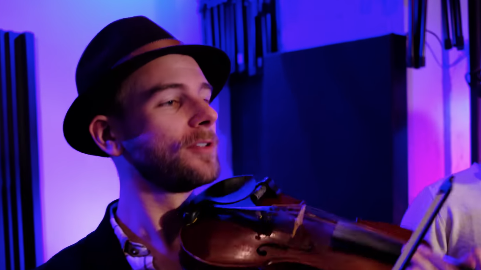 Nhom nhac My hat 'Ghen Co Vy' theo phong cach moi hinh anh