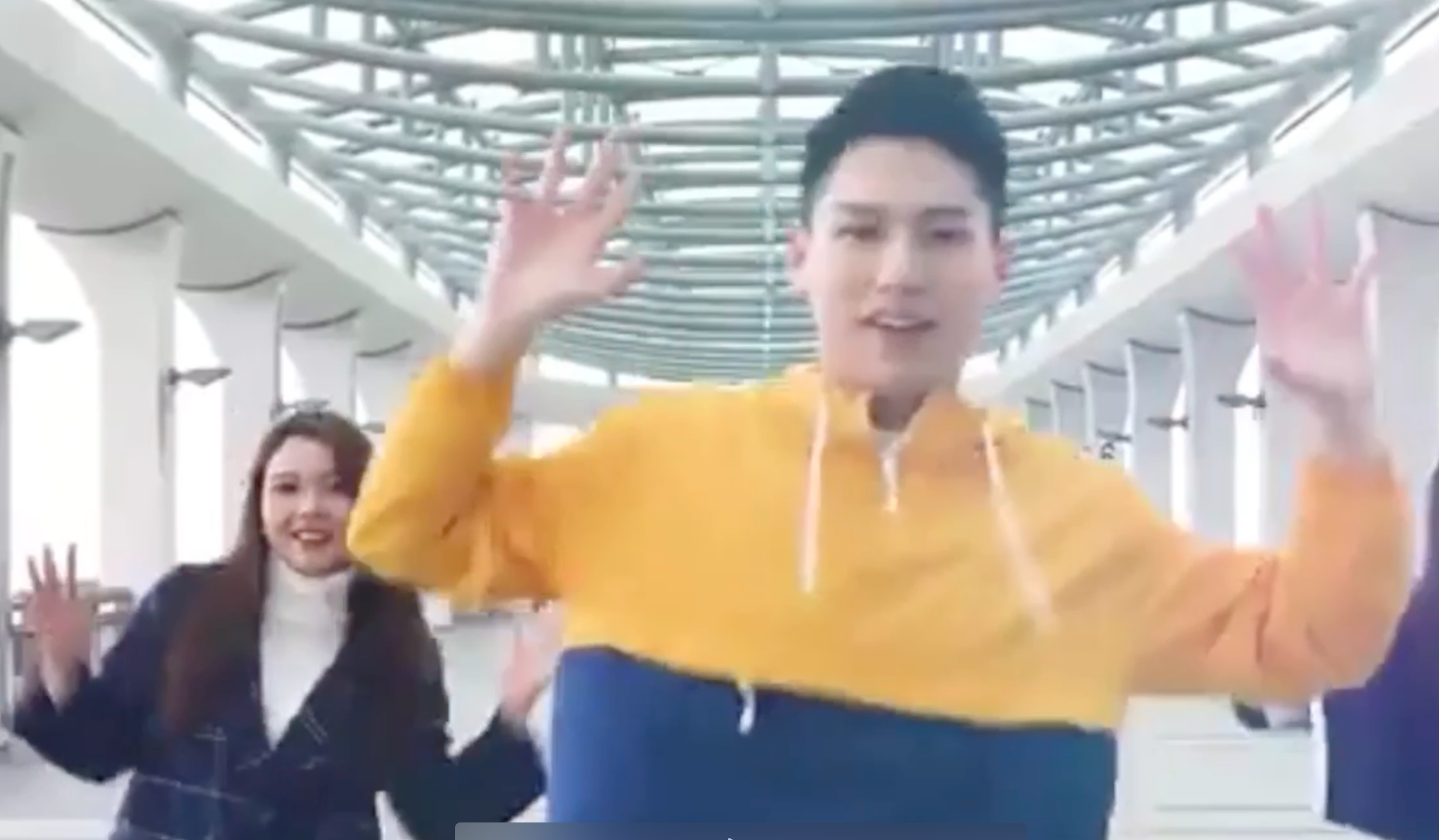 Dan dien vien TVB nhay dieu 'Ghen Co Vy' hinh anh