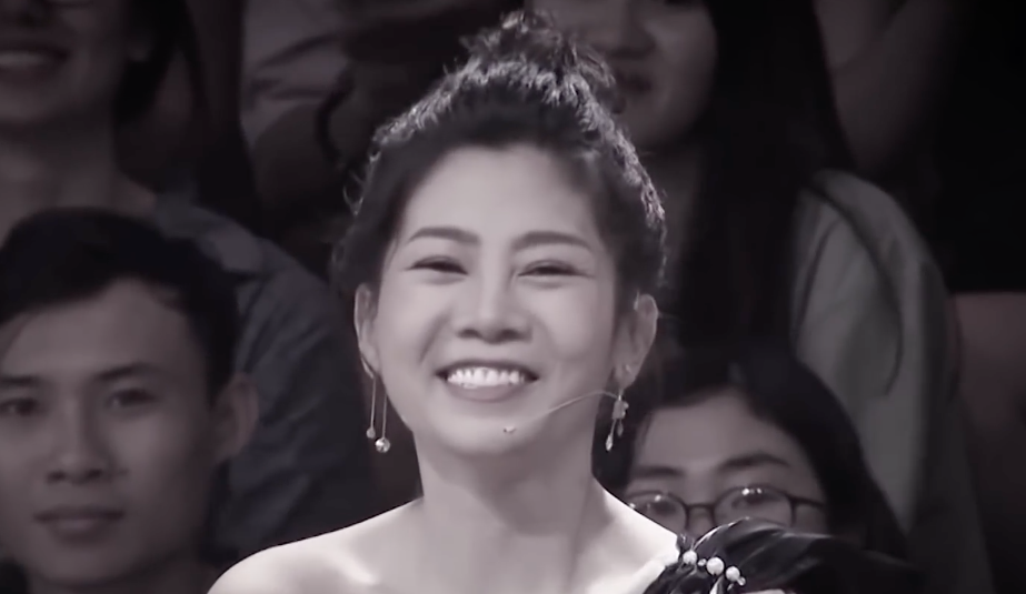 Tran Thanh hat ‘Canh hong phai’ tuong nho Mai Phuong hinh anh