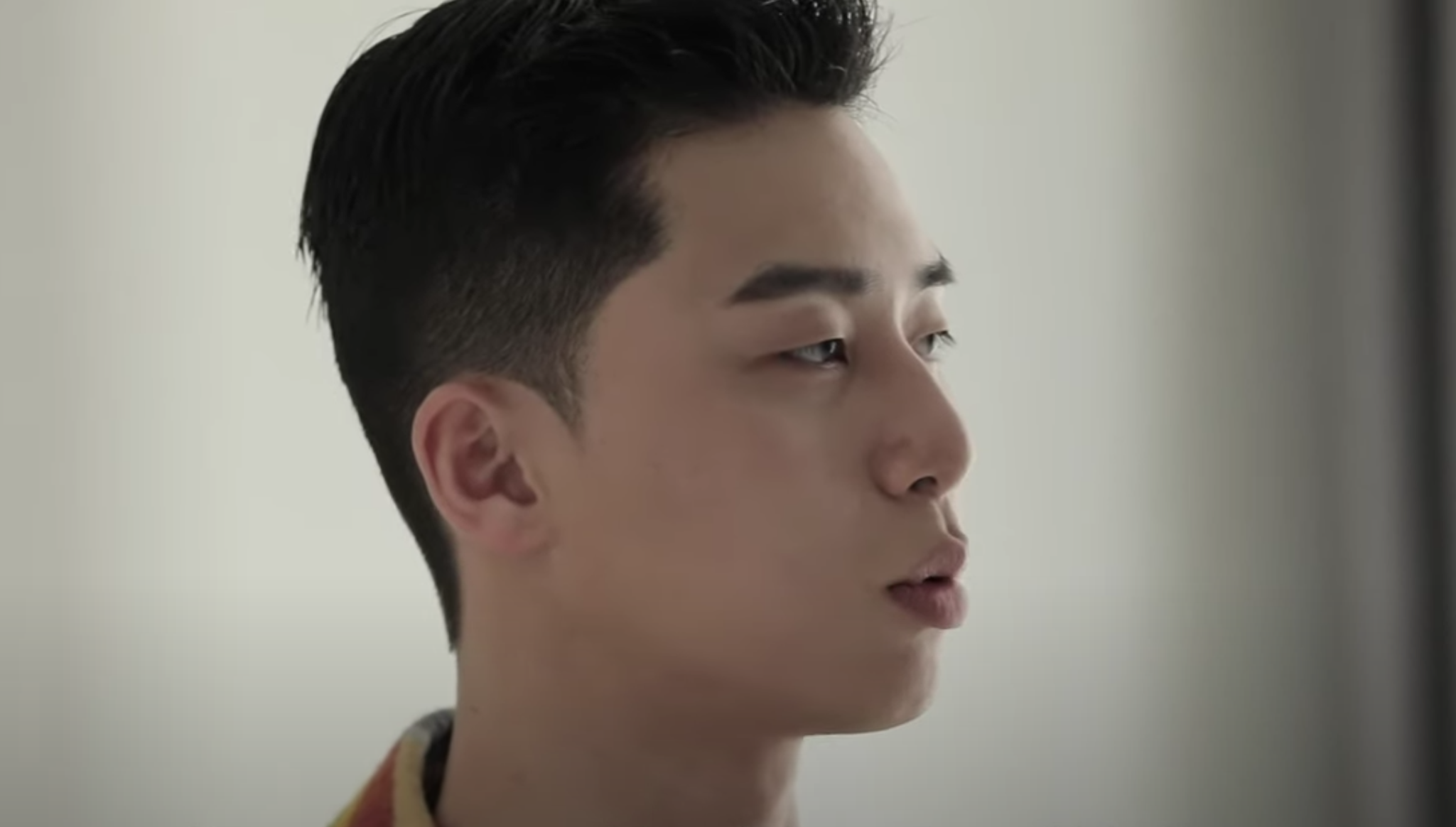 Park Seo Joon ap luc khi dung truoc ong kinh hinh anh