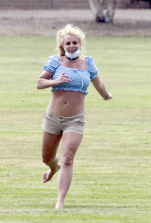 Britney Spears xuất hiện bên cạnh bạn trai kém 13 tuổi ảnh 4 Britney Spears xuat hien ben canh ban trai kem 13 tuoi anh 4