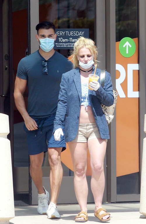 Britney Spears xuat hien ben canh ban trai kem 13 tuoi anh 1