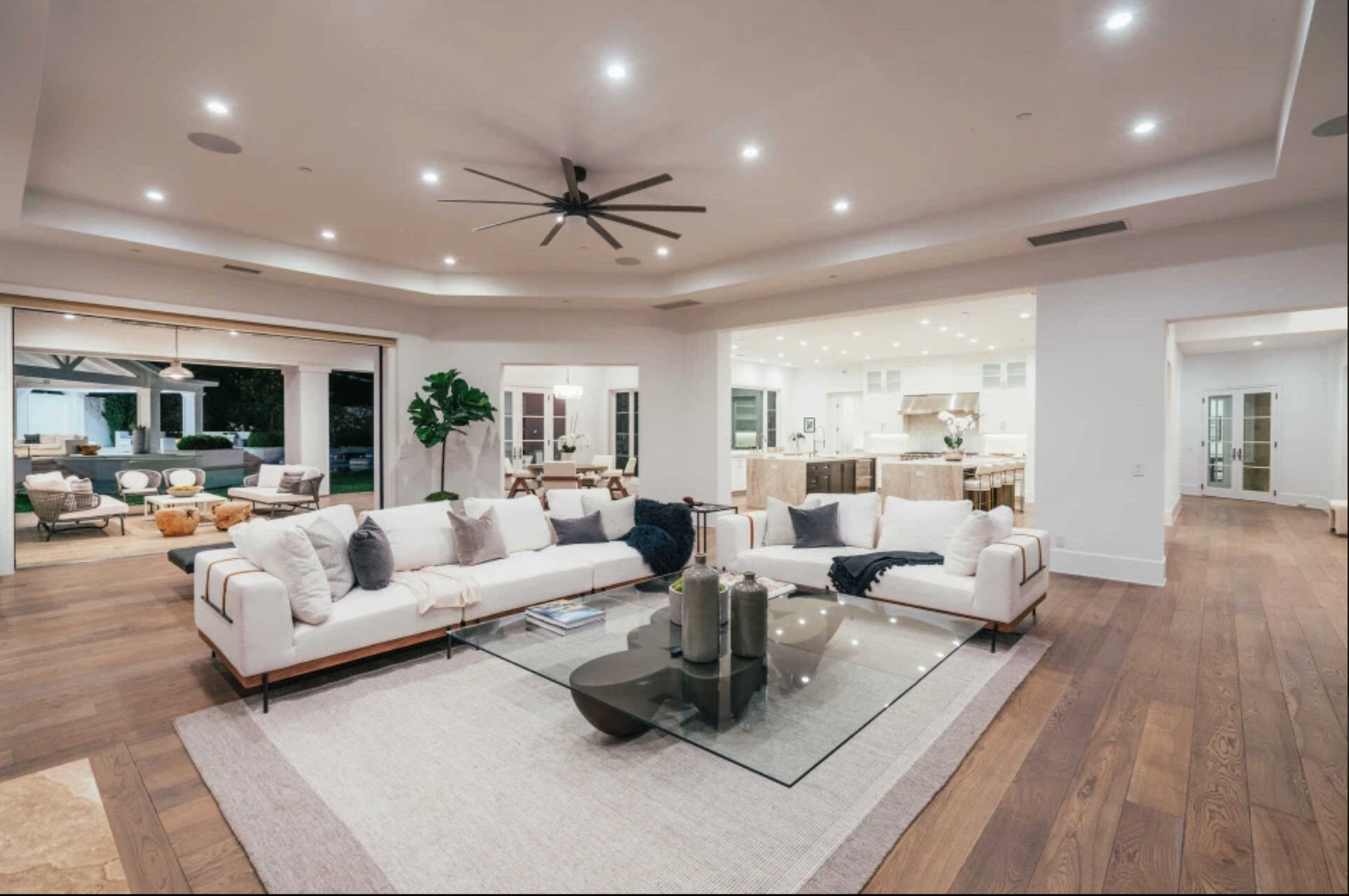 Ben trong biet thu tri gia 25 trieu USD cua The Weeknd anh 5