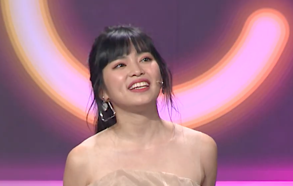 Tra Long ‘Mat biec’ nhanh chong loai doi thu sau 4 cau hoi hinh anh