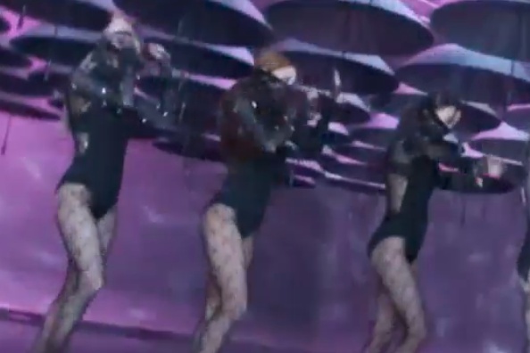 Phia sau MV tram trieu luot xem cua Black Pink hinh anh