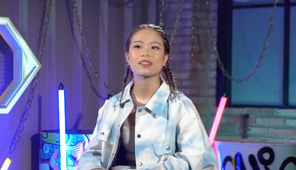 Thi sinh nu dau tien tai Rap Viet hinh anh