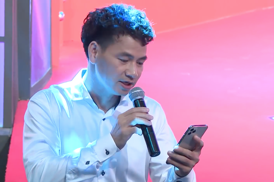 Xuan Bac hat bolero o hau truong On gioi hinh anh