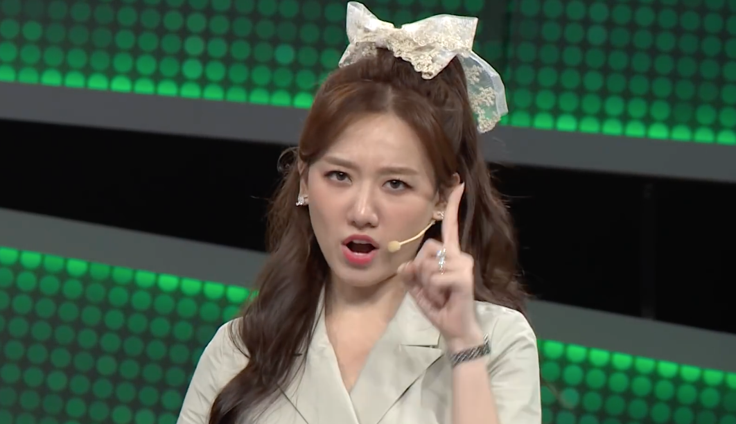 Nhung su co khi lam MC cua Hari Won hinh anh