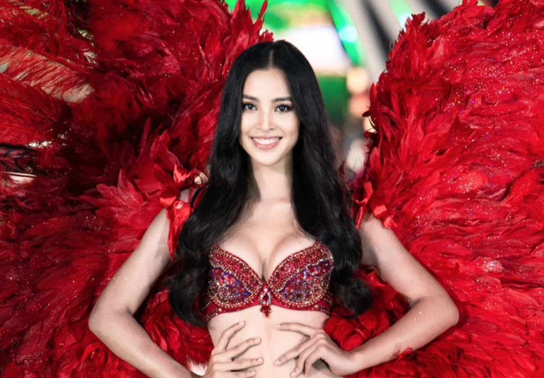 Man trinh dien bikini cua Tieu Vy va cac thi sinh Hoa hau Viet Nam hinh anh