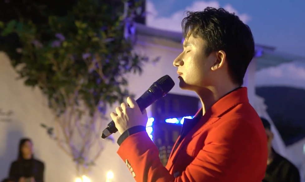 Phan Manh Quynh hat live ‘Khi nguoi minh yeu khoc’ hinh anh