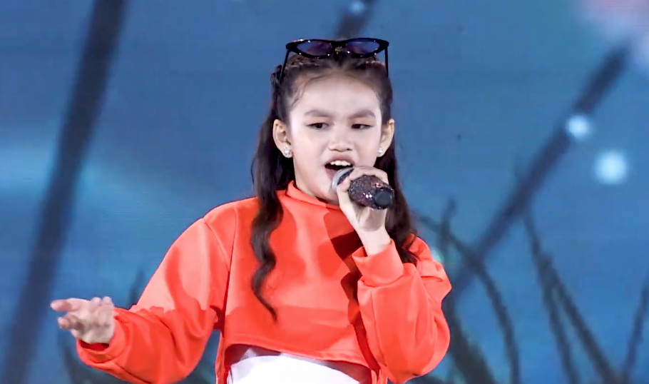 Thi sinh khien Vu Cat Tuong bi Emily khoa am hinh anh