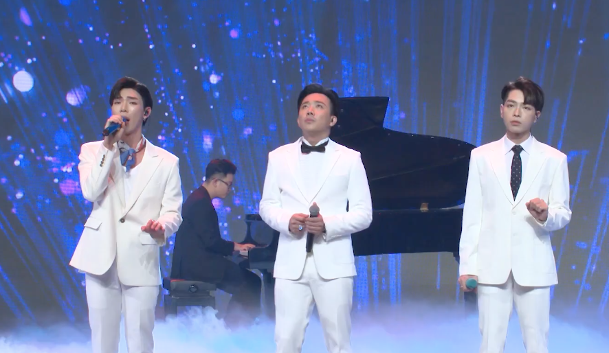 Tran Thanh, Erik, Duc Phuc hat ‘Hoa no khong mau’ hinh anh