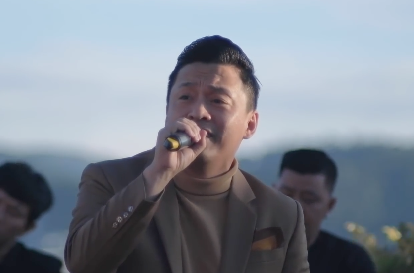 Lam Truong hat loat ca khuc lam nen ten tuoi hinh anh