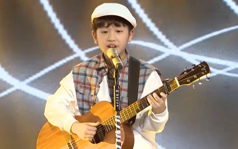 Cau be 10 tuoi dan hat khien Duong Khac Linh bat ngo hinh anh