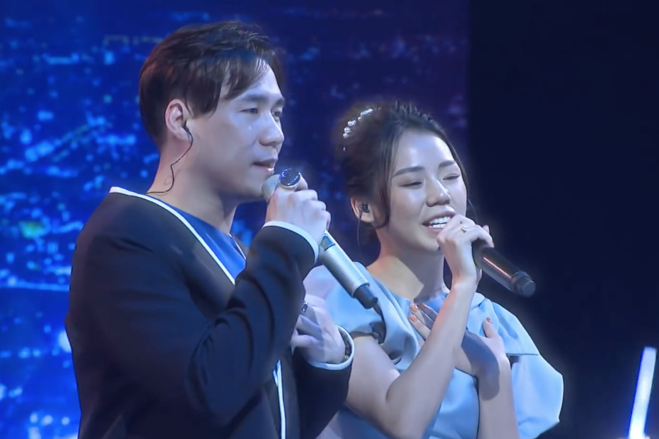 Huong Ly song ca 'Chiec khan gio am' cung Khanh Phuong hinh anh