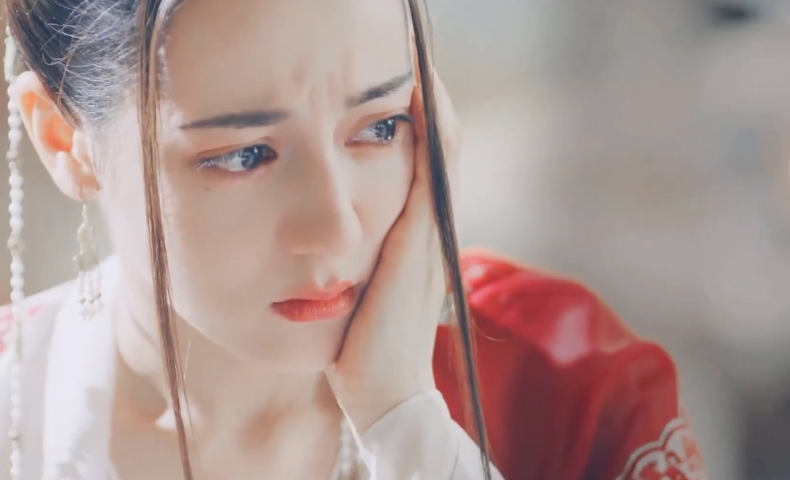 Nhung lan Dich Le Nhiet Ba khoc tren man anh hinh anh