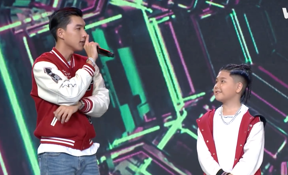 Thi sinh giup BigDaddy - Emily thoat canh trang tay hinh anh