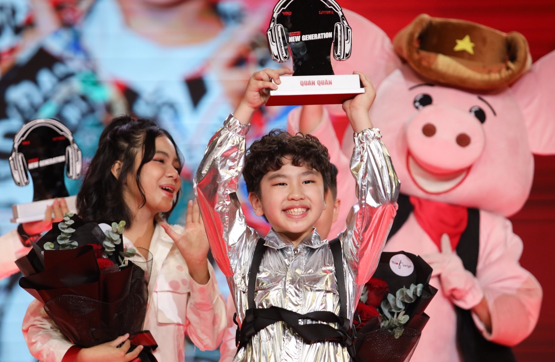 Man bieu dien dua Dang Bach chien thang Giong hat Viet nhi 2021 hinh anh